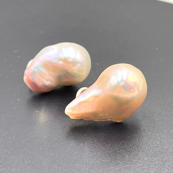 Margo Morrison Large Iridescent Baroque Pearl Clip-On Stud Sterling earrings - Picture 2 of 8